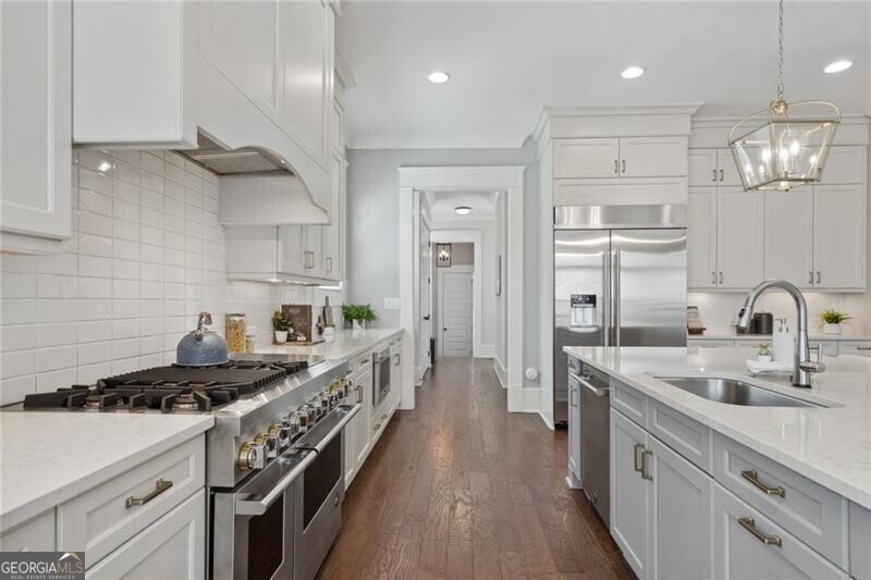 FIVE LAKESIDE - Residential Lease