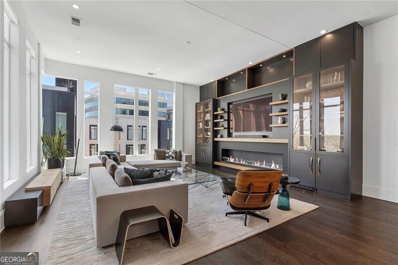 1301 Peachtree ST NE 5C