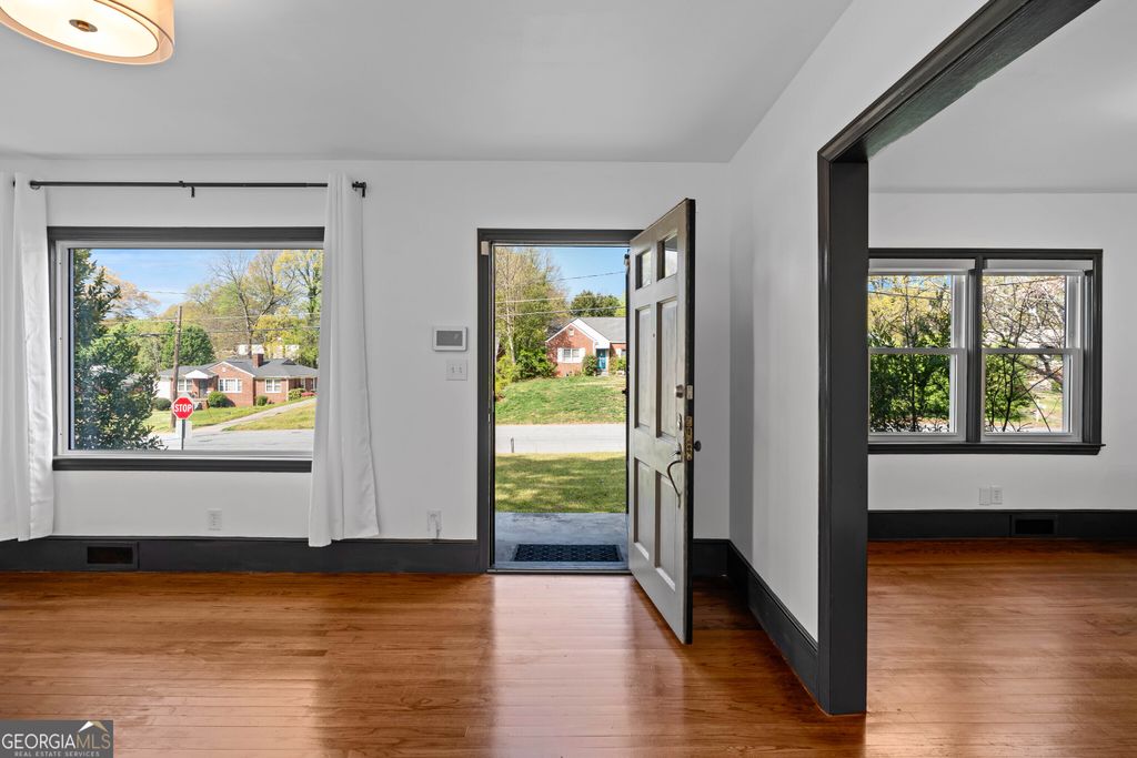 Photo of 1610 Brewer Boulevard SW, Atlanta, GA 30310 (MLS # 10722267)