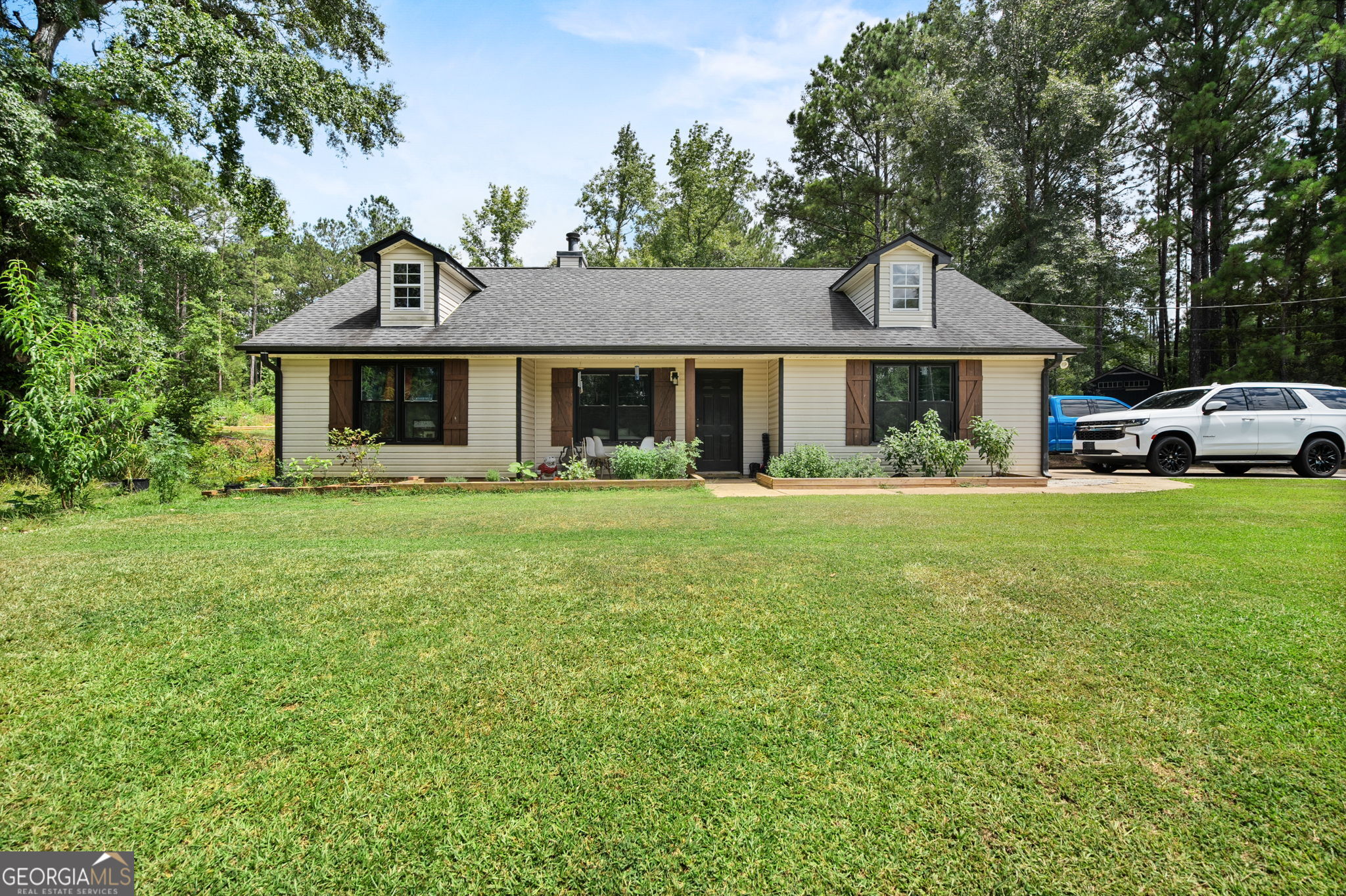 Tucked away in a quiet cul-de-sac, this 3-bed, 2-bath ranch offers peaceful living on a spacious 1-acre lot. With generously sized rooms and a functional layout, there's plenty of space to make it your own. Located just a short drive to downtown Locust Grove and zoned for sought-after Unity Grove and Locust Grove schools, this home is full of potential in a prime location.
