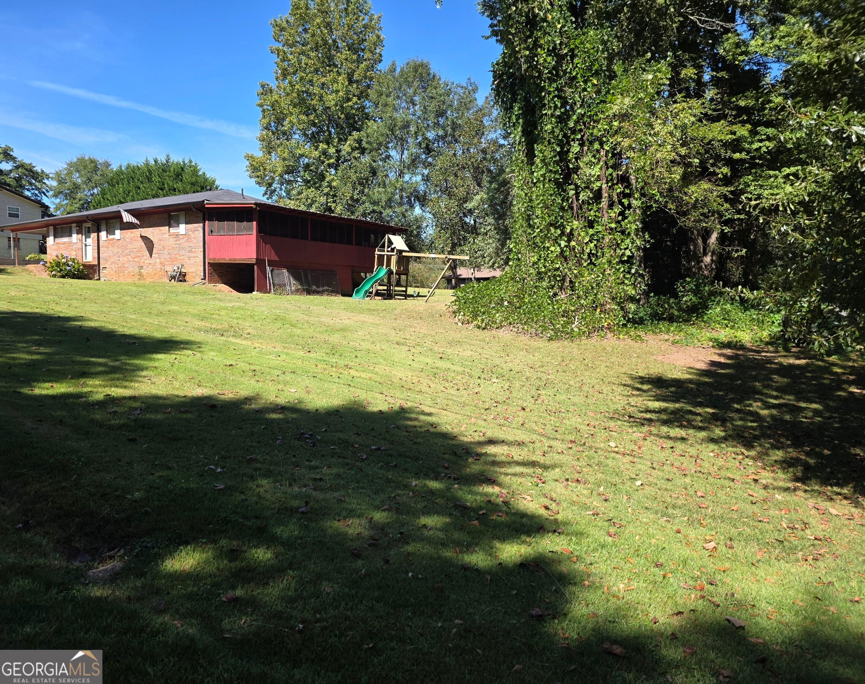 223 Lakeview DR