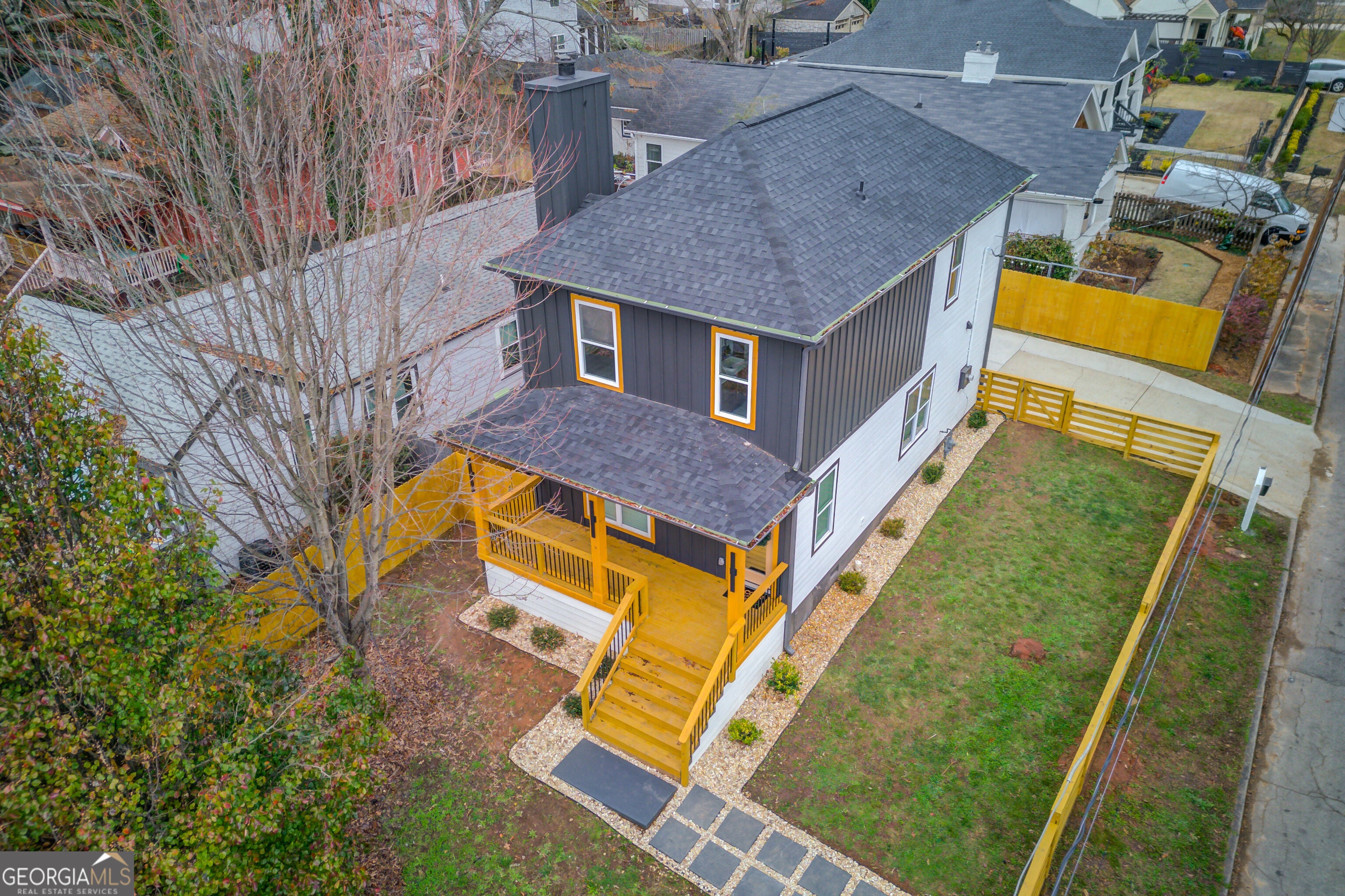 1902 Memorial DR SE