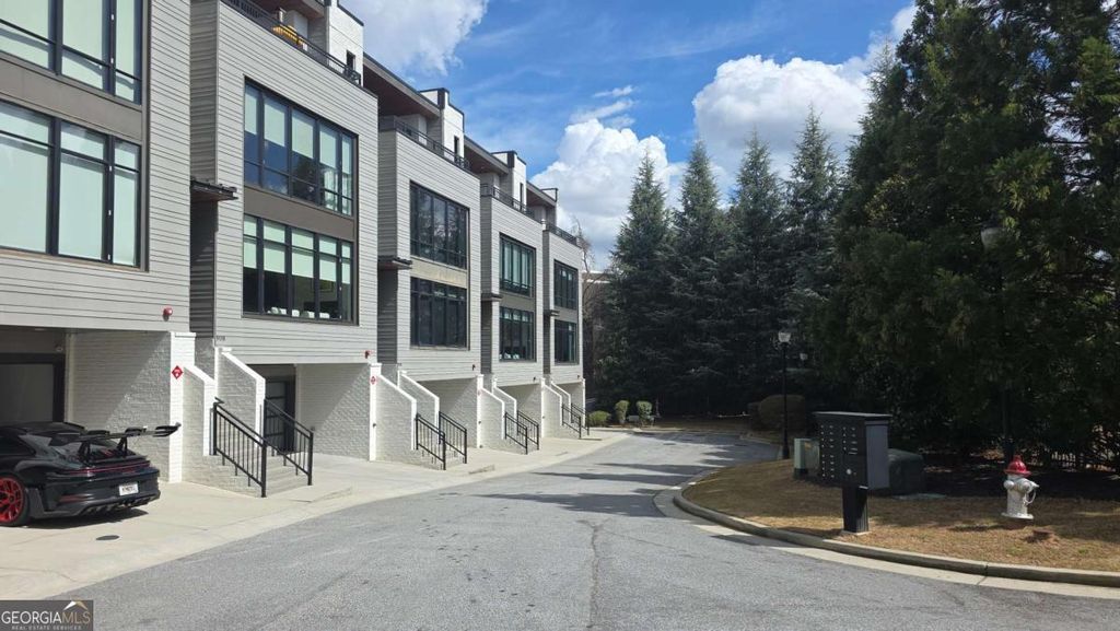 Photo of 904 Lenox Boulevard NE, Atlanta, GA 30324 (MLS # 10705544)