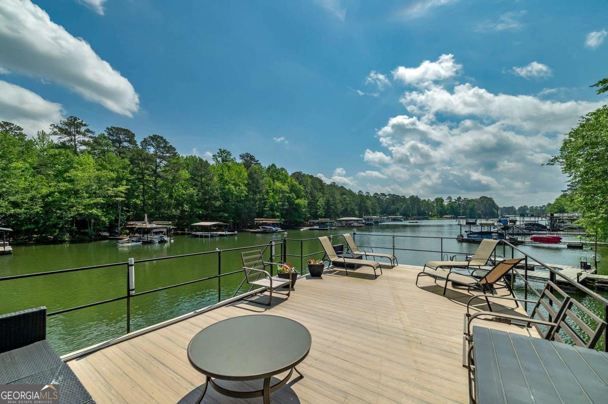 2825 Lake CT