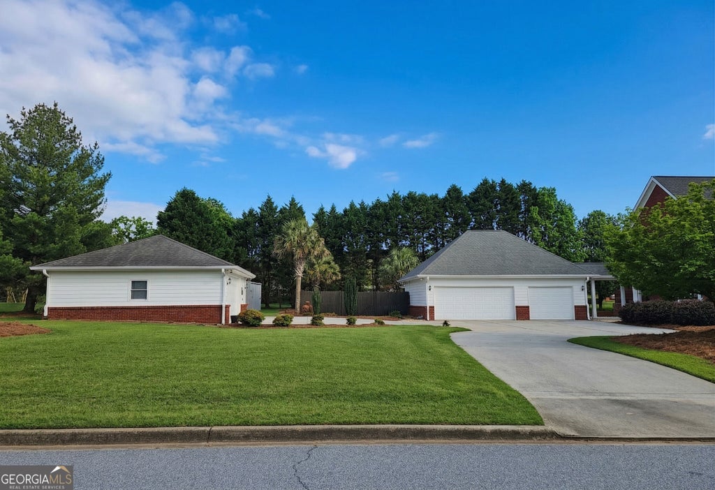Photo of 20 Brownthrasher Run, Oxford, GA 30054 (MLS # 10844931)