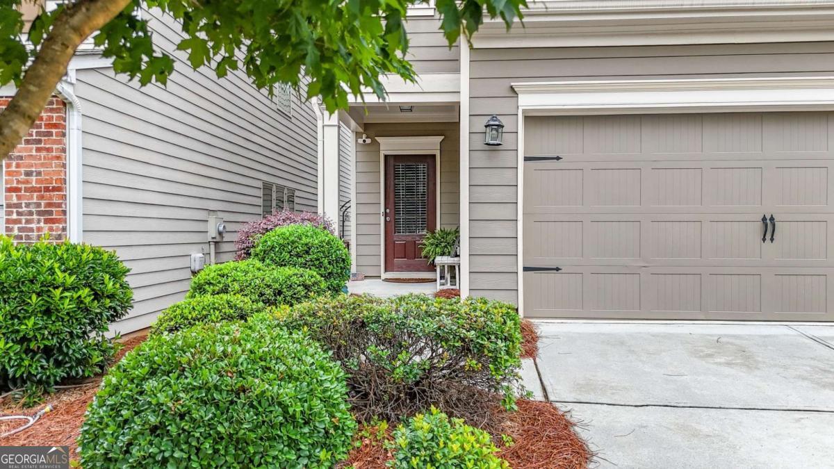 5050 Breezewood CIR