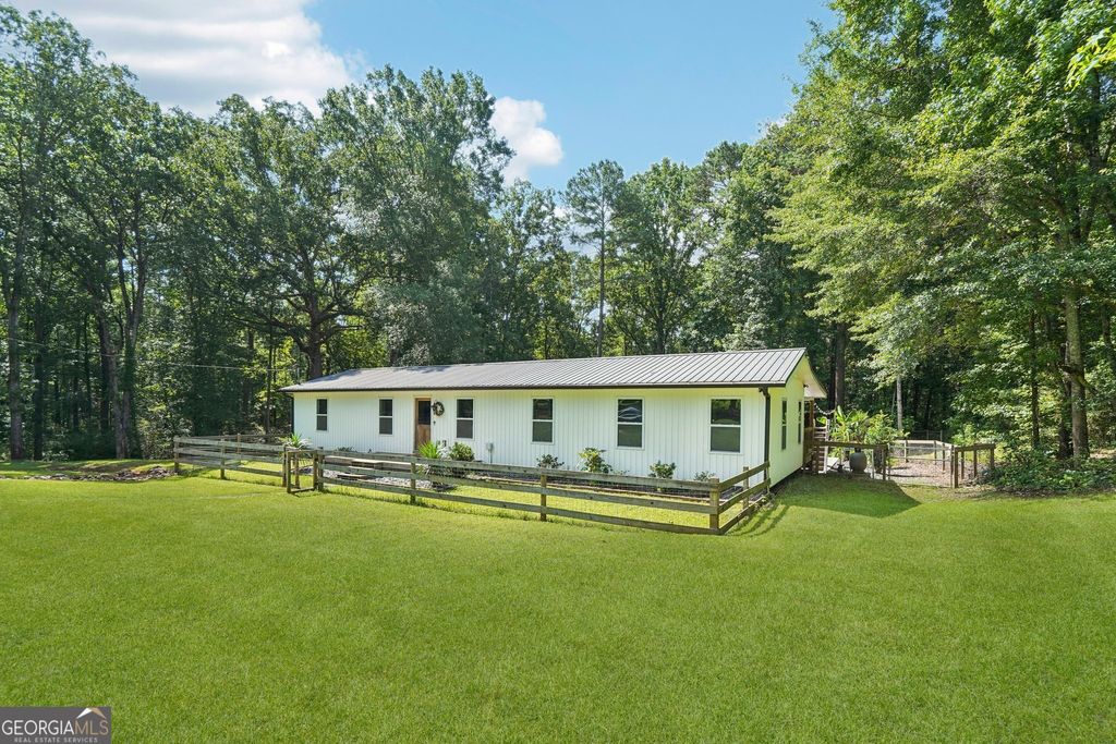 Photo of 1199 Bo Bo Banks Road, Grantville, GA 30220 (MLS # 10799629)