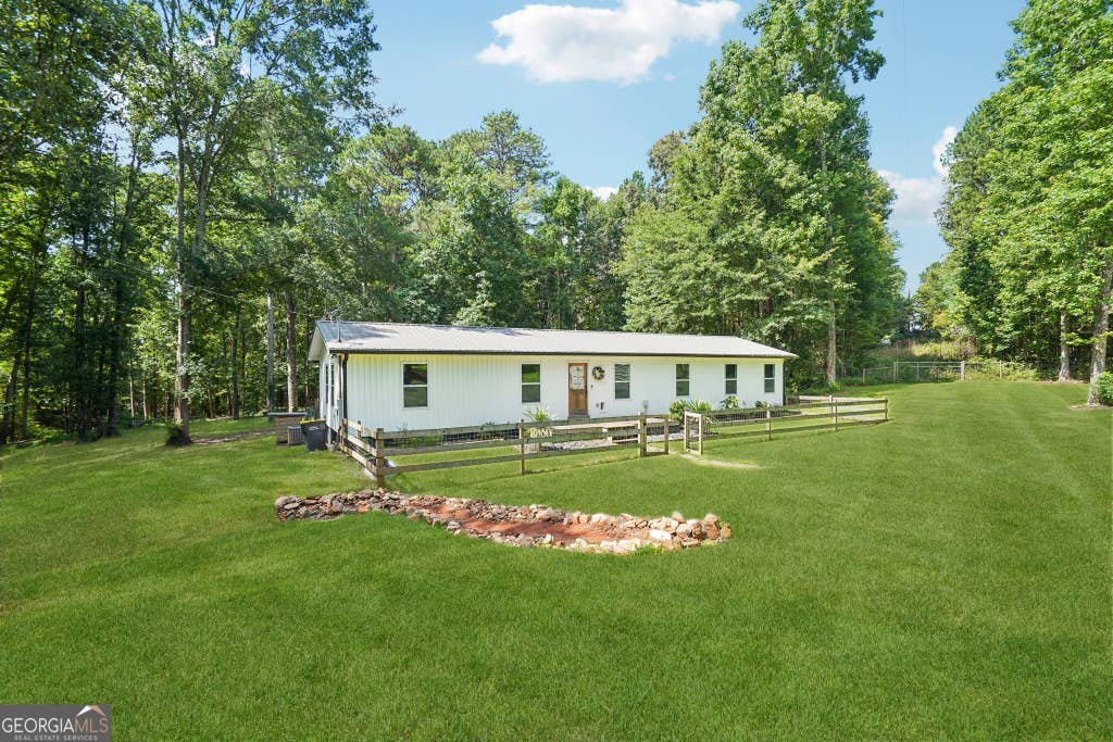 Photo of 1199 Bo Bo Banks Road, Grantville, GA 30220 (MLS # 10799629)