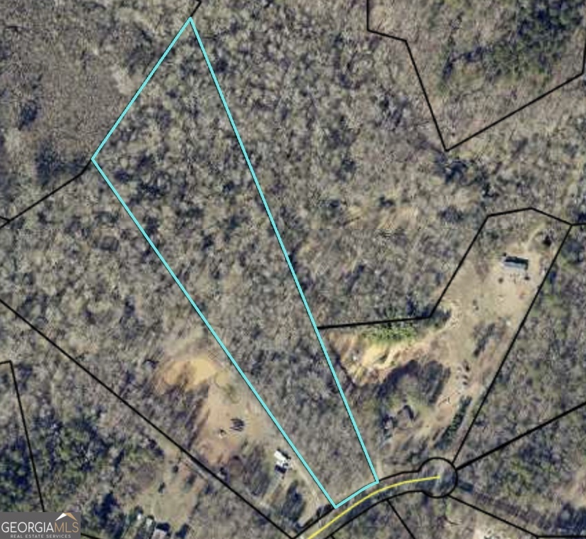 Great opportunity to own 9 spacious acres in a quiet part of Griffin, GA! Located next to a cul-de-sac, this property is perfect for someone looking to build their dream home. This is a great opportunity to make your vision a reality. Schedule your tour today!