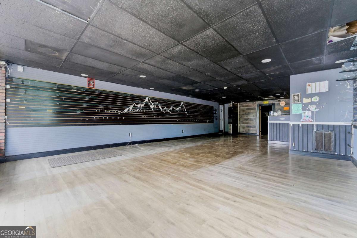 403 W Memorial DR