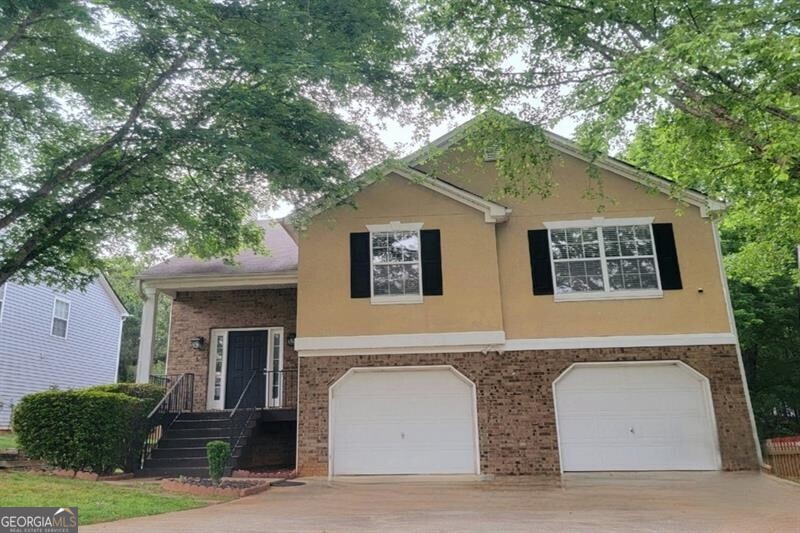 Renovated two-story split-level 4 bed 3 bath Home on a full basement with fenced in backyard. Convenient to East-West Connector and just a few minutes to Marietta Square & Smyrna Market Village. All Kitchen Appliances included. Pets allowed with a Deposit.