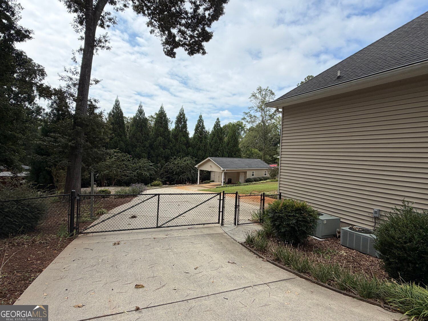 3815 Hilldale RD