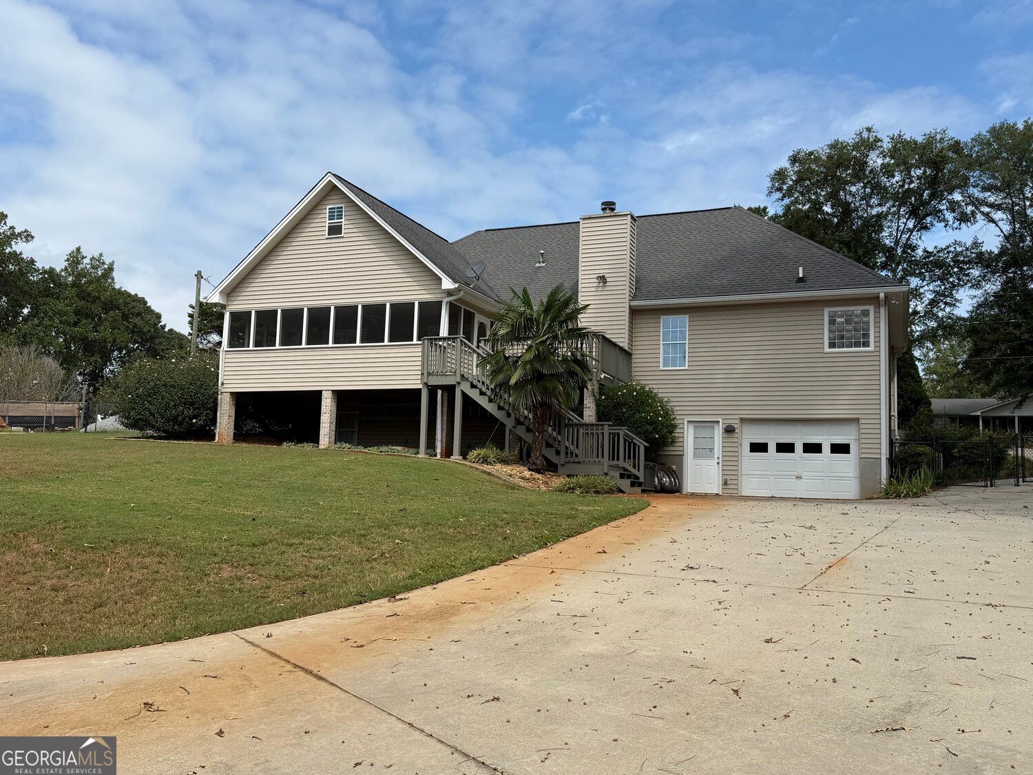 3815 Hilldale RD