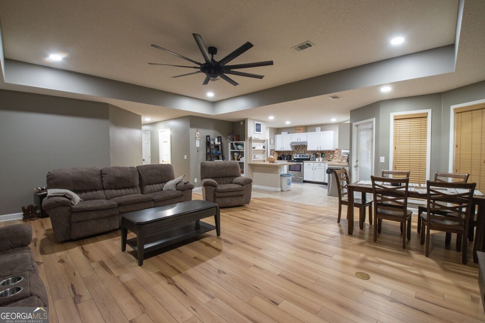 4024 MEADOW CIR