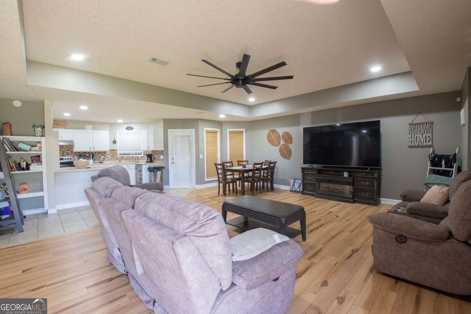 4024 MEADOW CIR