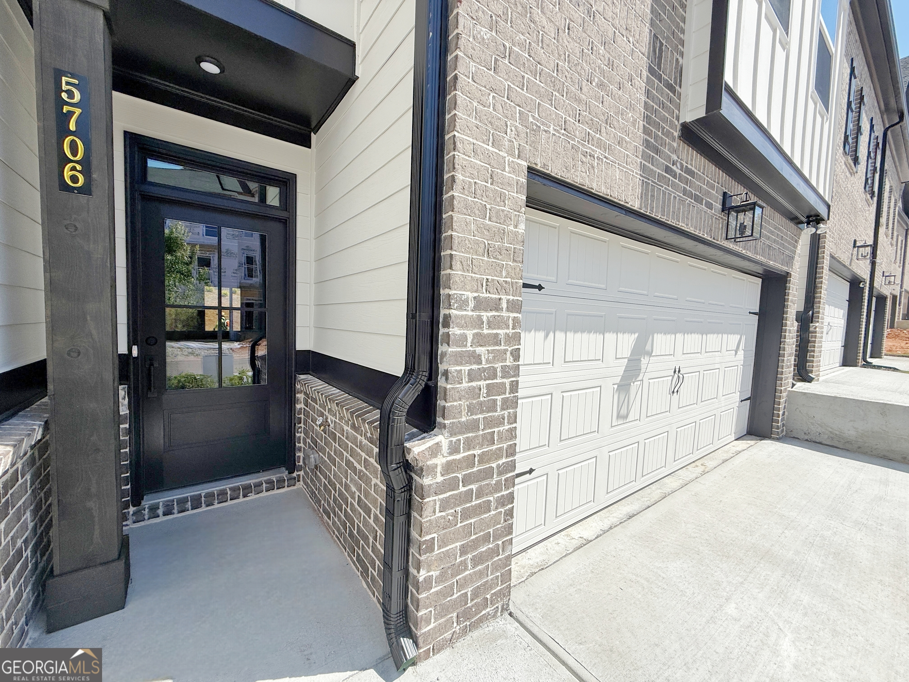5706 Urban Village WAY 4