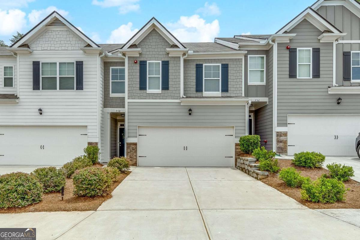738 Woodstock Grove DR