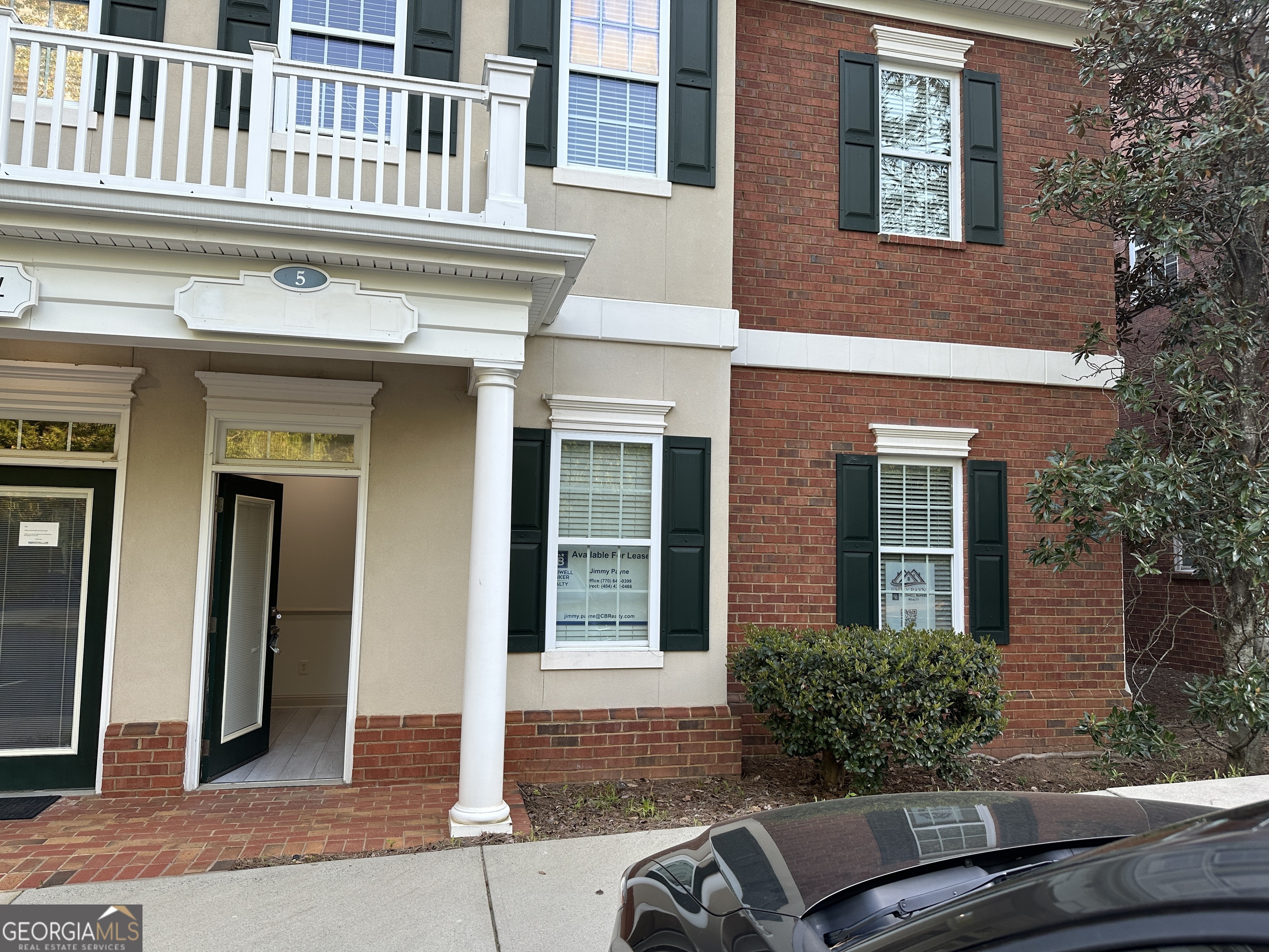 This newly renovated space features 4-6 office rooms, a reception area, bathroom, break room and network control room. Great location in East Cobb, close to Marietta and Sandy Springs.