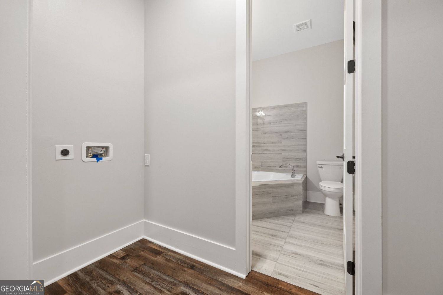 Fayetteville, Georgia 30214, United States, 5 Bedrooms Bedrooms, ,5 BathroomsBathrooms,Residential,Active,236385