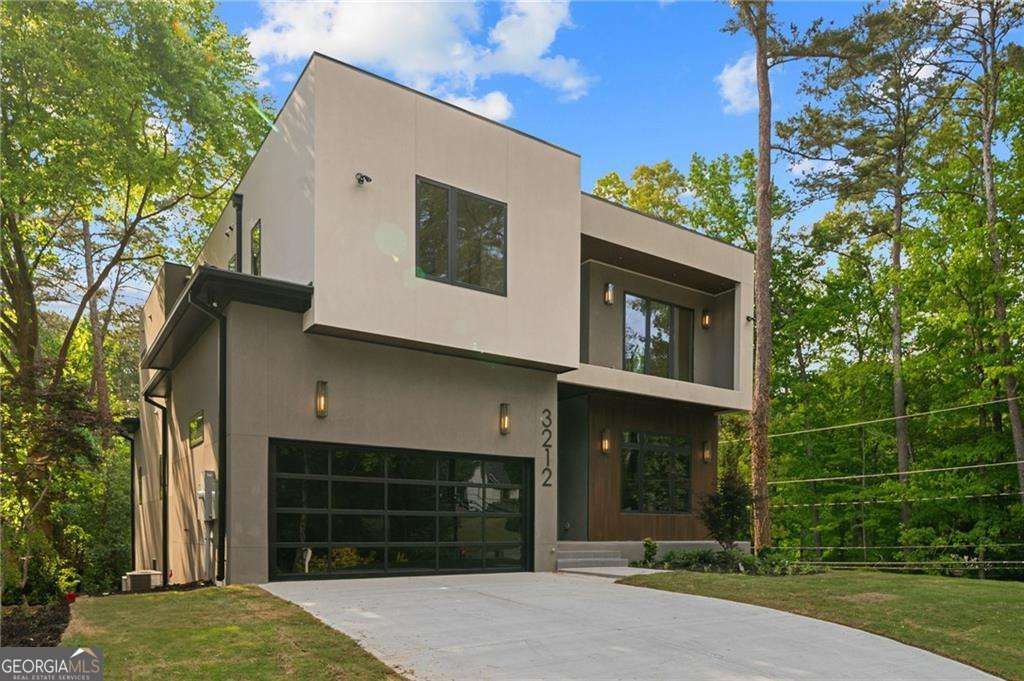 Photo of 3212 Towerview Drive NE, Atlanta, GA 30324 (MLS # 10739961)