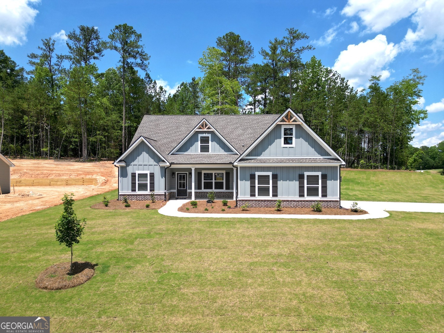 1130 HOLLY DR