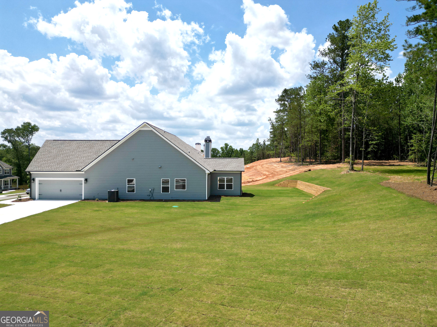 1130 HOLLY DR