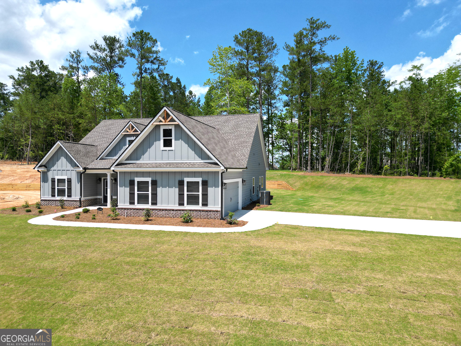 1130 HOLLY DR