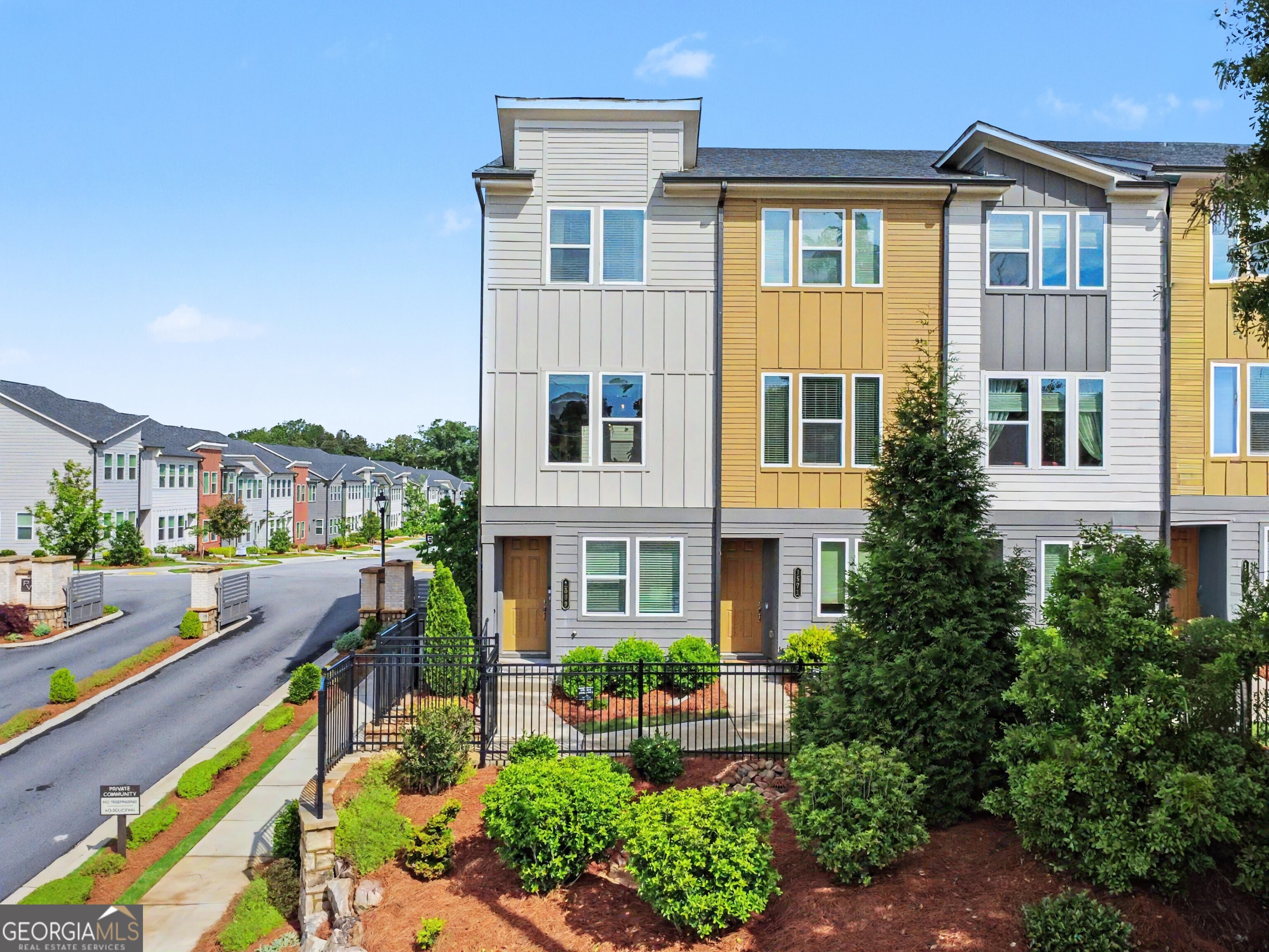 1569 Layton LN NW