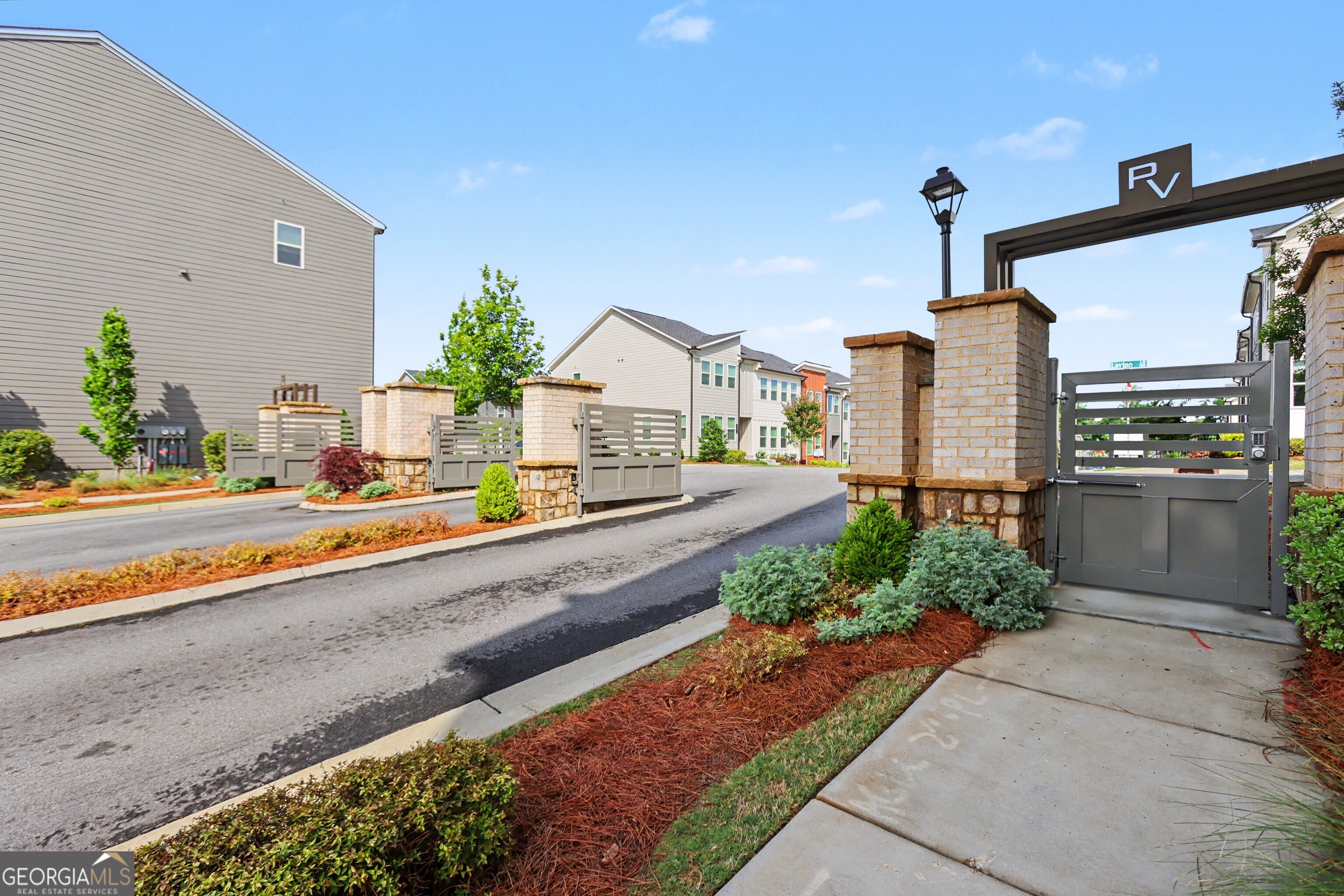 1569 Layton LN NW