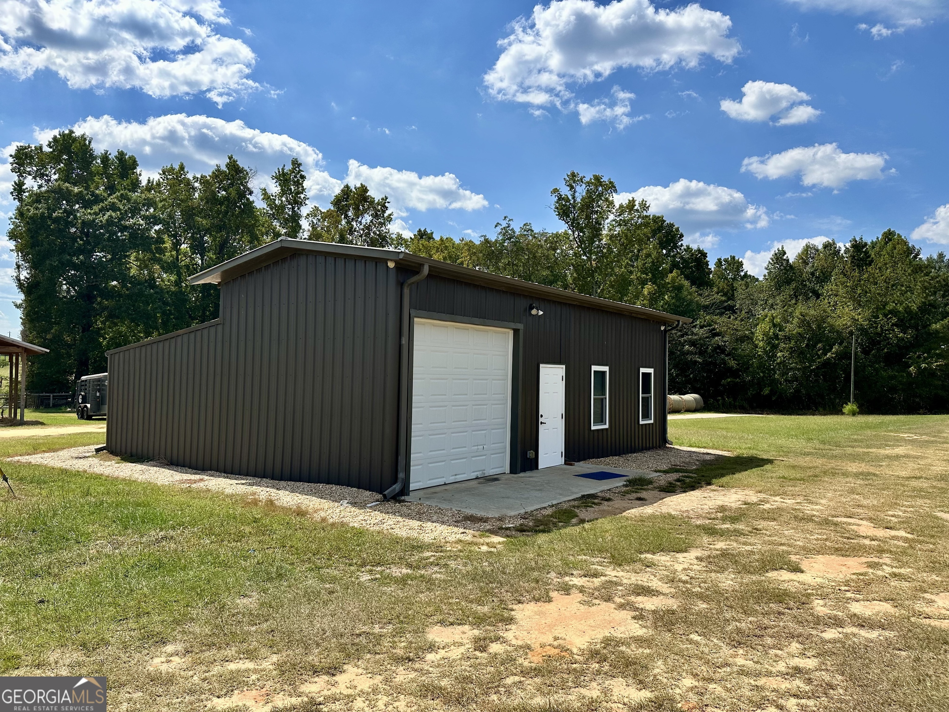 Don't be Scammed! Red Dirt Land & Home Realty llc is the listing agent. Unique Living! Quiet and peaceful Barndominium. Close to 1-16 and Dublin, schools, medical and shopping. Ready to occupy now! 2 bedroom 1 1/2 baths and laundry room.