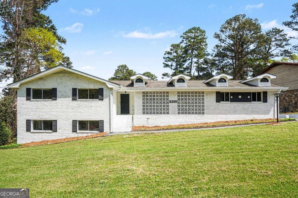 Photo of 2500 AMALFI Drive, Conyers, GA 30012 (MLS # 10723107)