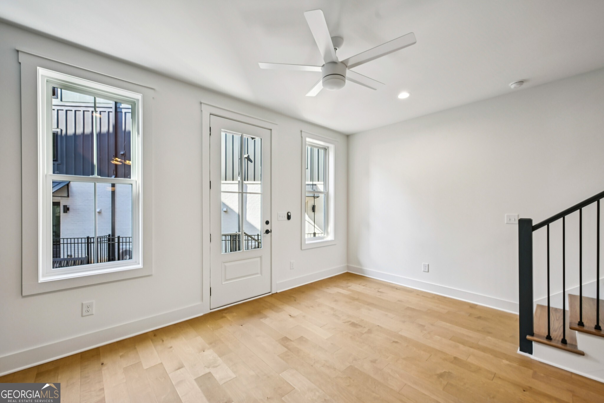 1160 Boulevard SE 12