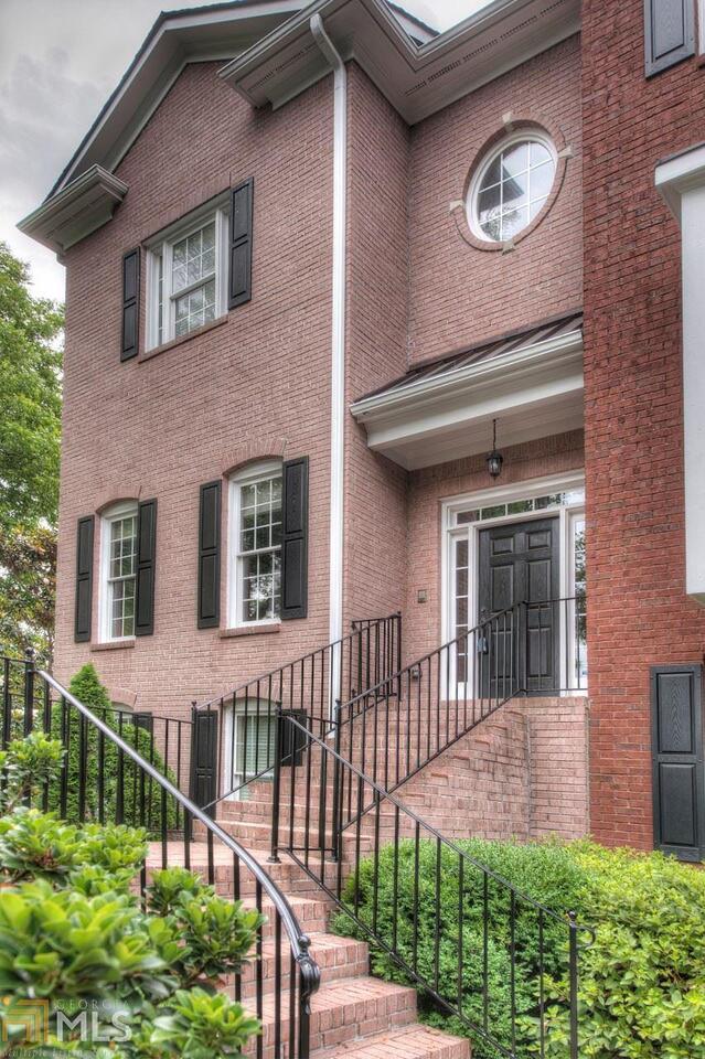 Photo 1 of 17 — 2600 Brookhaven Chase Ln, Brookhaven, GA 30319