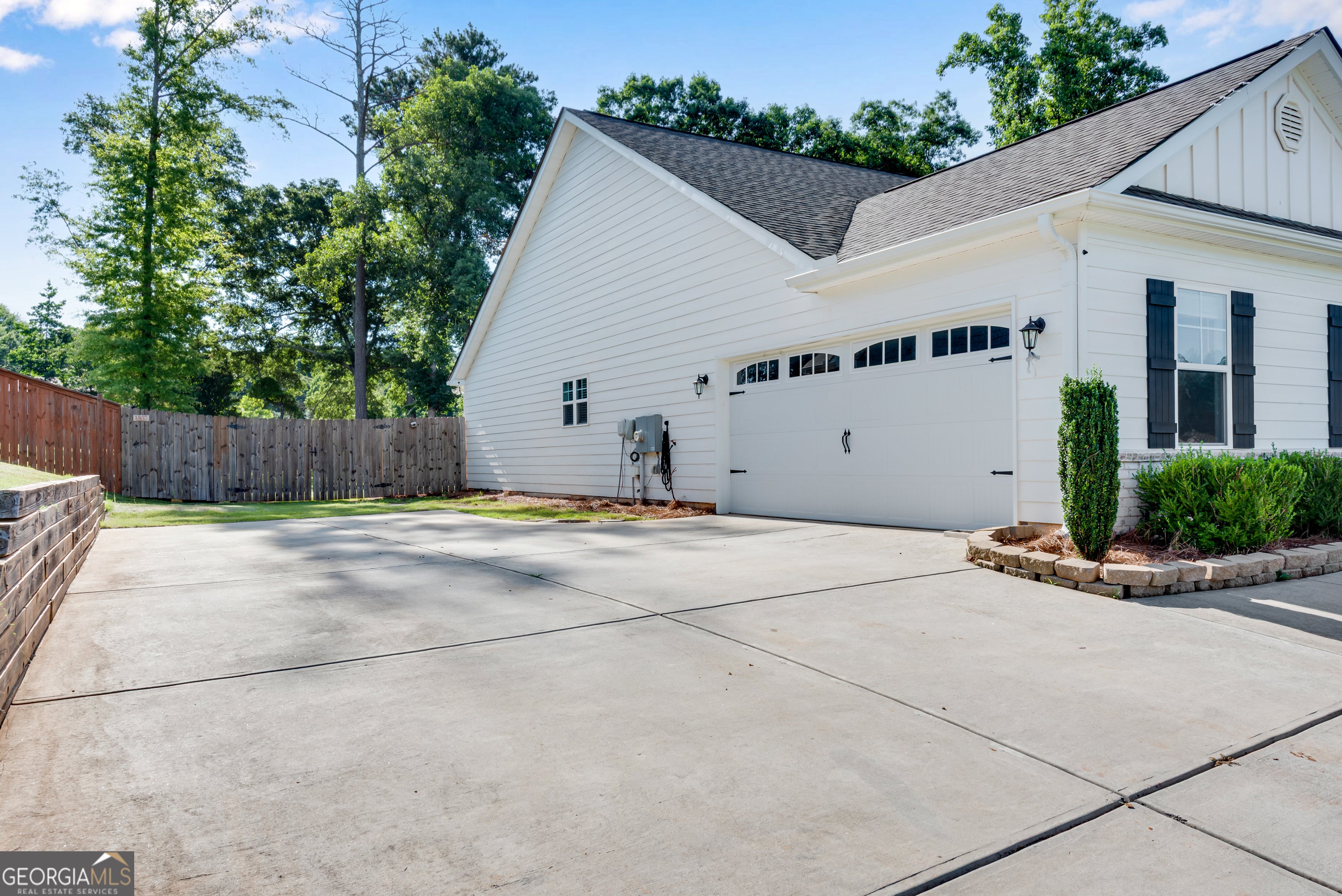 320 Lokeys LN