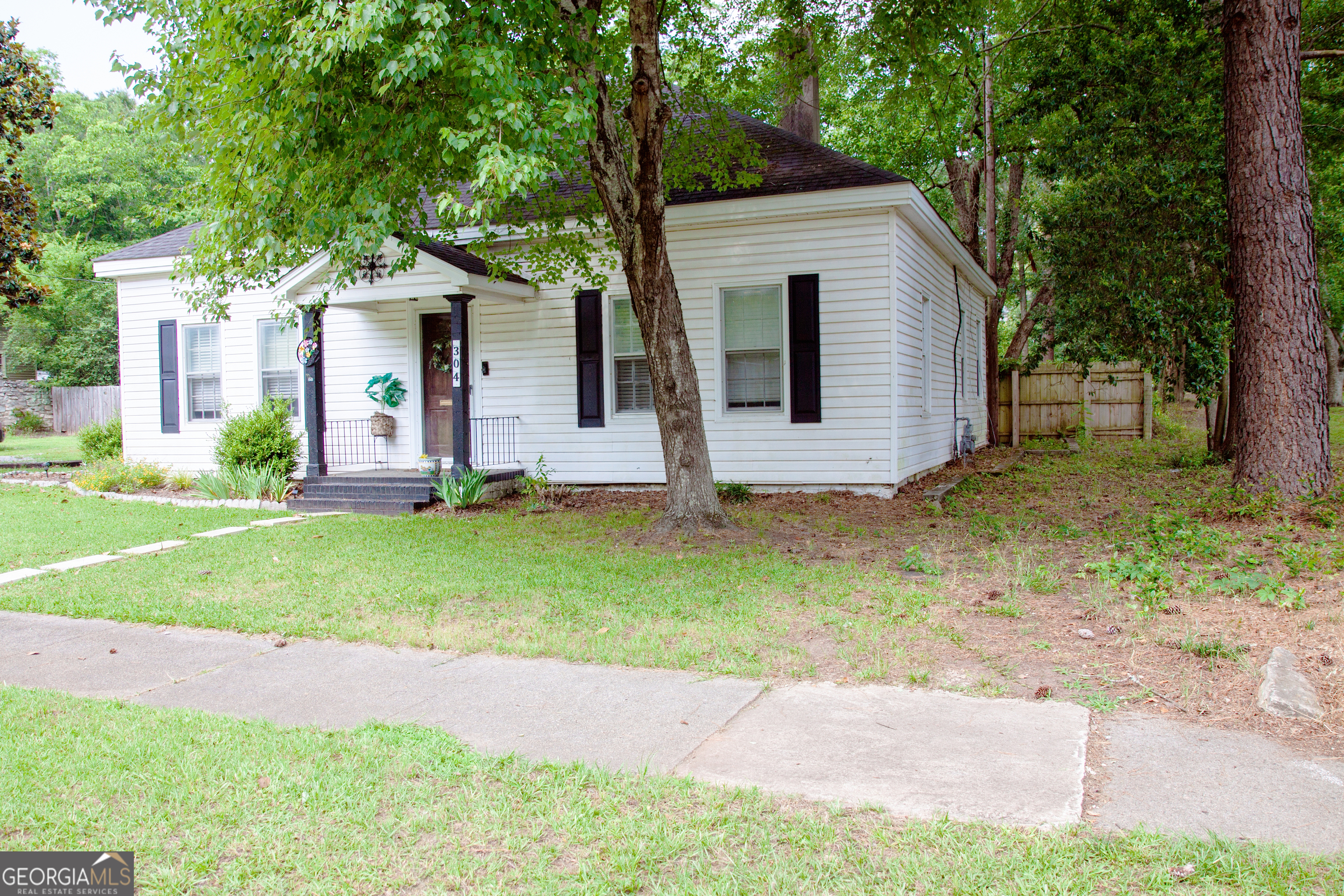 304 Warthen ST