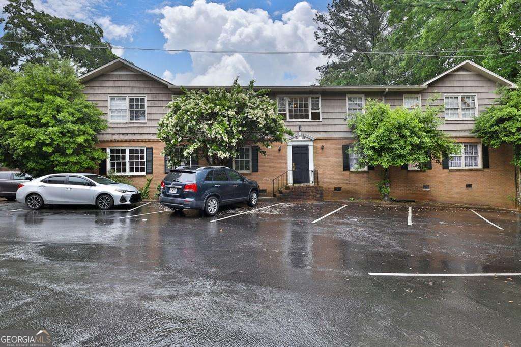 Location, Location, Location, tucked in the POPULAR CITY OF BROOKHAVEN. Family friendly home is waiting for you. Perfect sought-after Atlanta/Brookhaven location relax and enjoy this unique unit with a private oversized balcony ***Brookhaven Luxury Living without Luxury prices. Great opportunity! Open concept, Bright spacious, updated, 2 bedrooms and 2 bathrooms, has it all! Freshly painted, Kitchen, opens to dining room, new bathrooms, minutes to Lenox Square, Phipps Plaza, and dozens of restaurants and several supermarkets, Easy access to I-85, 400 and the connector. Perfect for the frequent traveler or anyone who wants to anywhere in Atlanta in a flash. Parks and easy access to transportation. Upstairs unit Hurry this will not last........