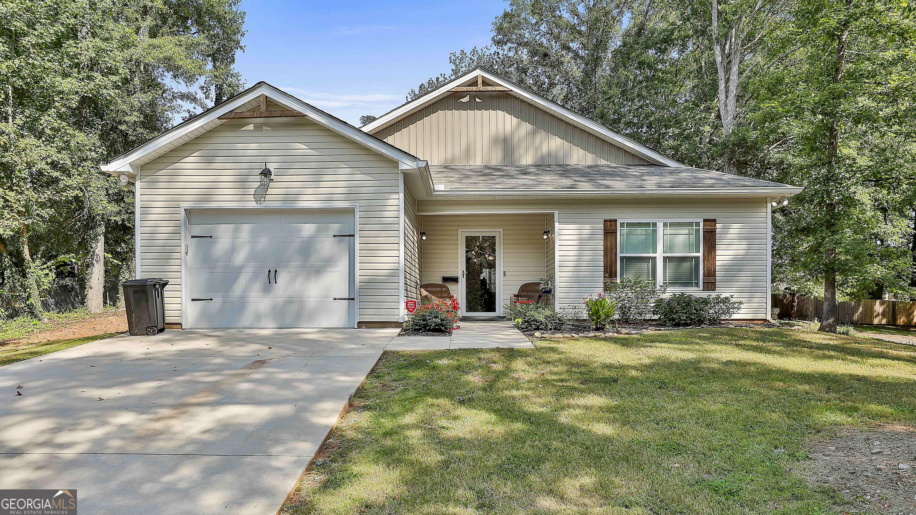 Like-new ranch home in a quiet cul-de-sac! This 3 bed, 2 bath features an open floor plan, vaulted ceilings, and LVP flooring throughout. Enjoy a spacious kitchen with granite counters, stainless appliances, and a large island. The primary suite includes a walk-in closet and double vanity bath. Relax on the screened-in porch overlooking a beautifully landscaped backyard. One-car garage, modern finishes, and a serene setting make this home a must-see!