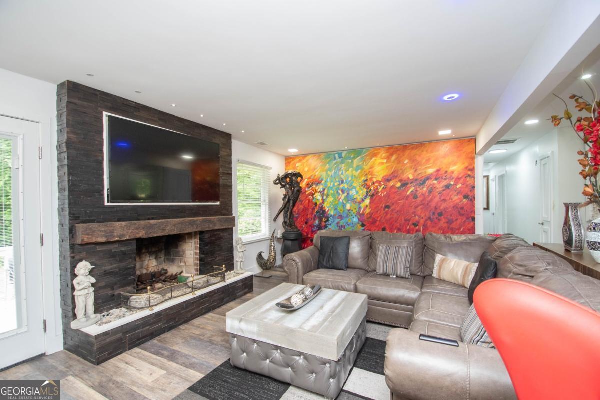 555 White RD