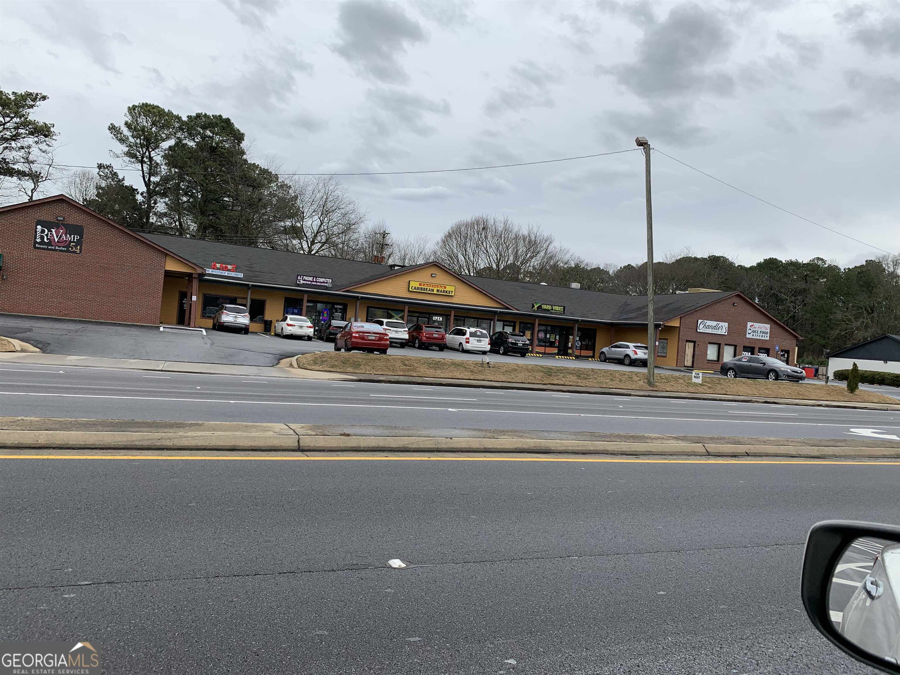 This plaza is located on Centerville Hwy in Snellville GA. It is a busy plaza that is located right across from Wendys and two blocks up from QT. This is an established plaza with a lot of foot and driving traffic. The plaza is comprised of restaurants, phone shop, Caribbean mini mart, barber shop, Soul food, Jamacian food, a hair dressing shop and a event center. Shop B is visible from the road and can be used for most businesses. Shop we recently ronvated. We require one month rent and one month deposit. The shop is 1000 square feet and has an office . Please call Anthony at 4049327228 Referred to as SUITE B