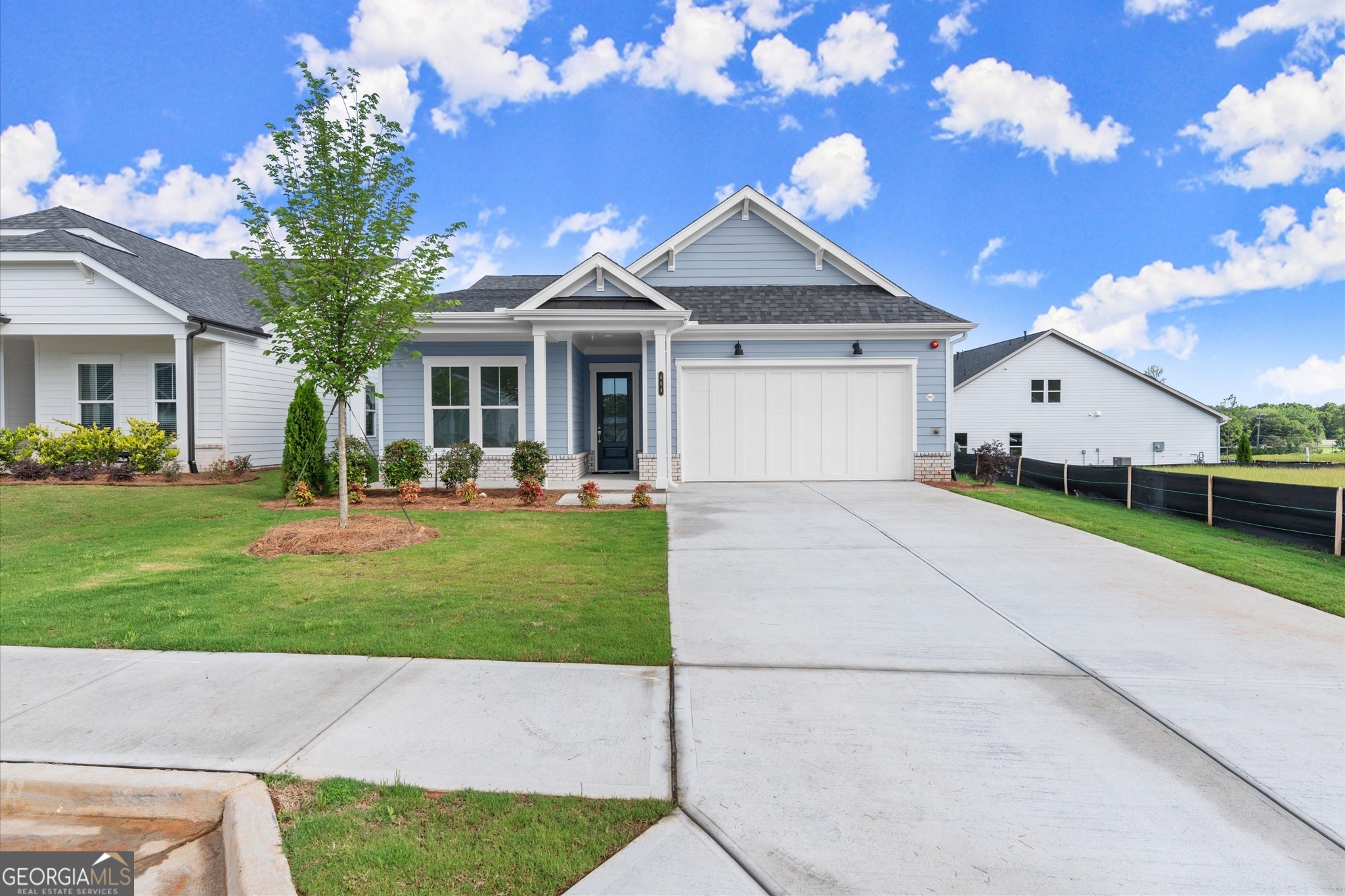 484 Fescue CT NW