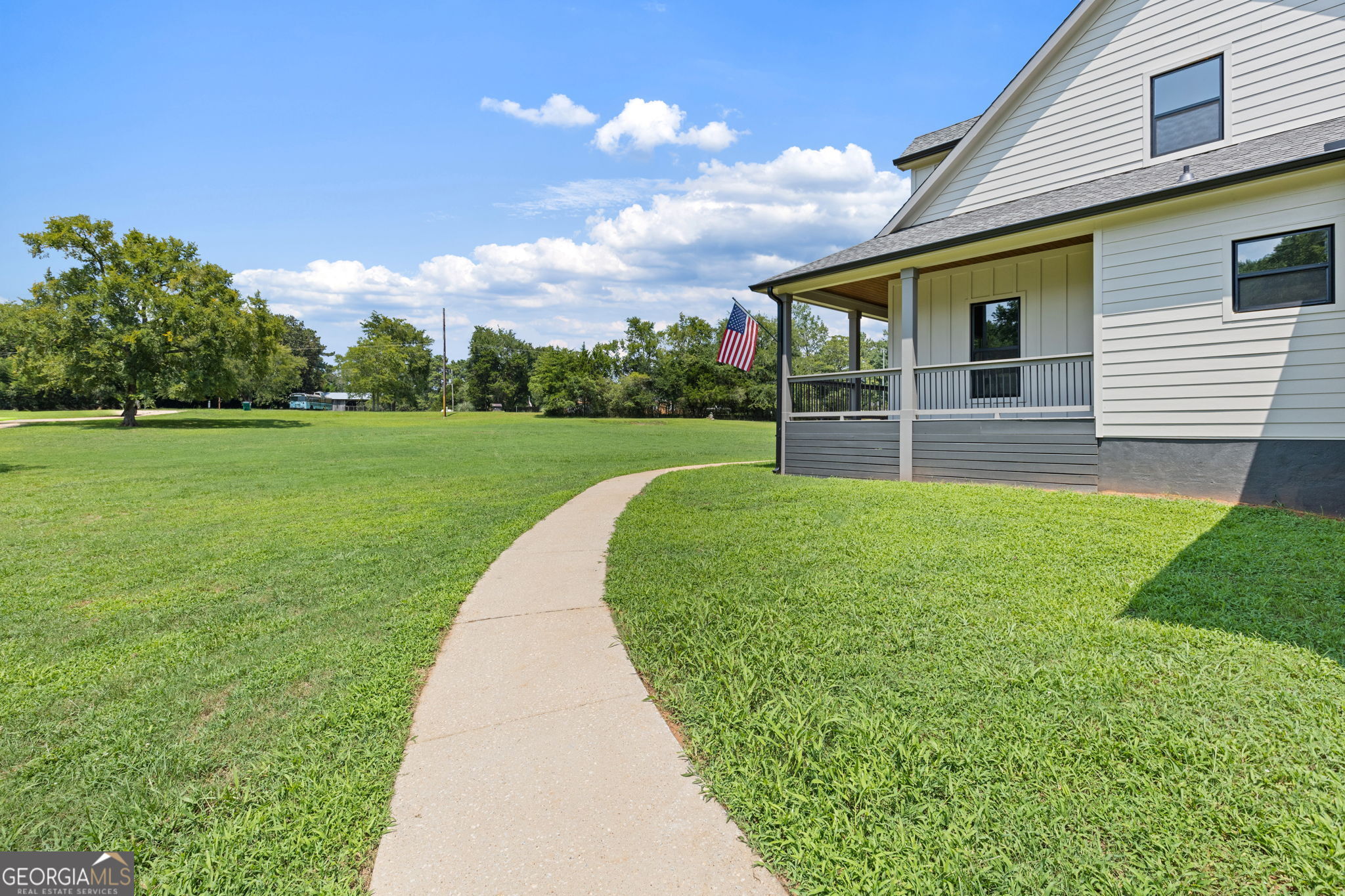 496 Davis RD