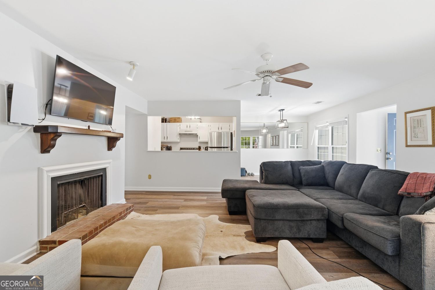 CANNON GATE CONDOS - Residential