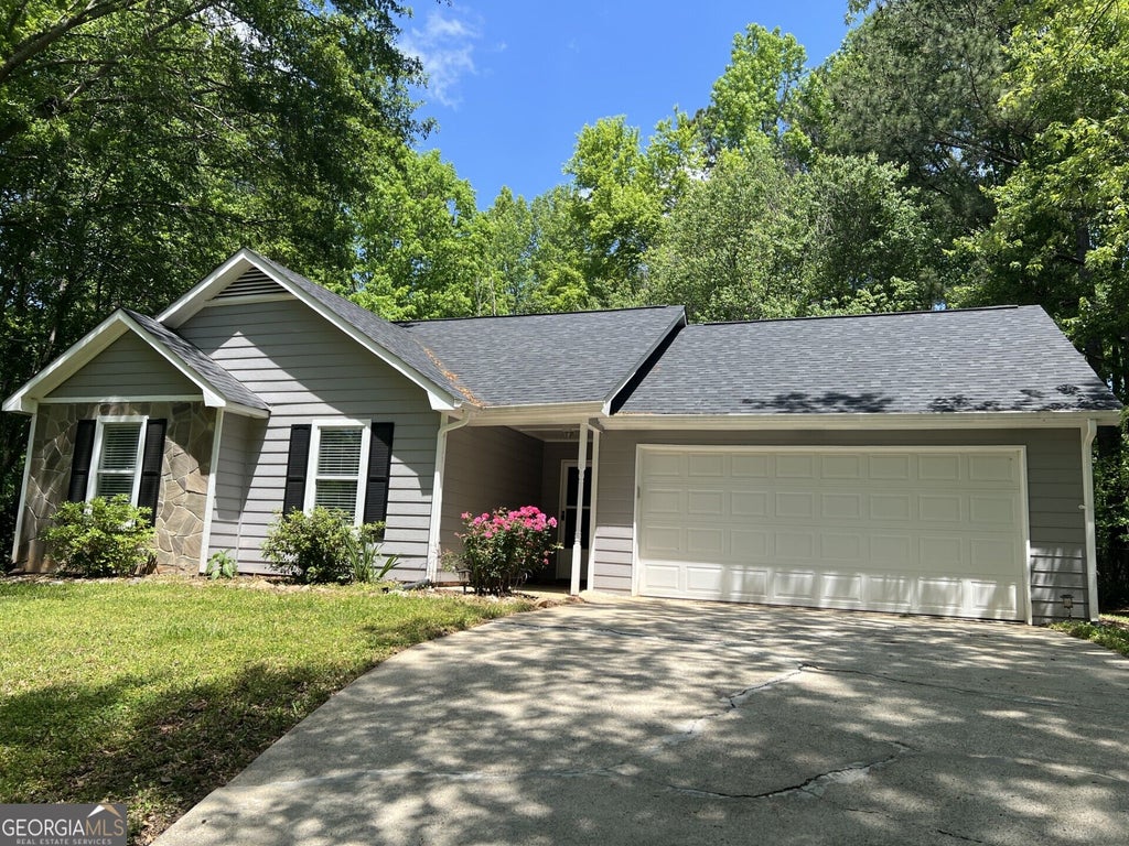 Photo of 40 Peachtree Way, Newnan, GA 30265 (MLS # 10851018)
