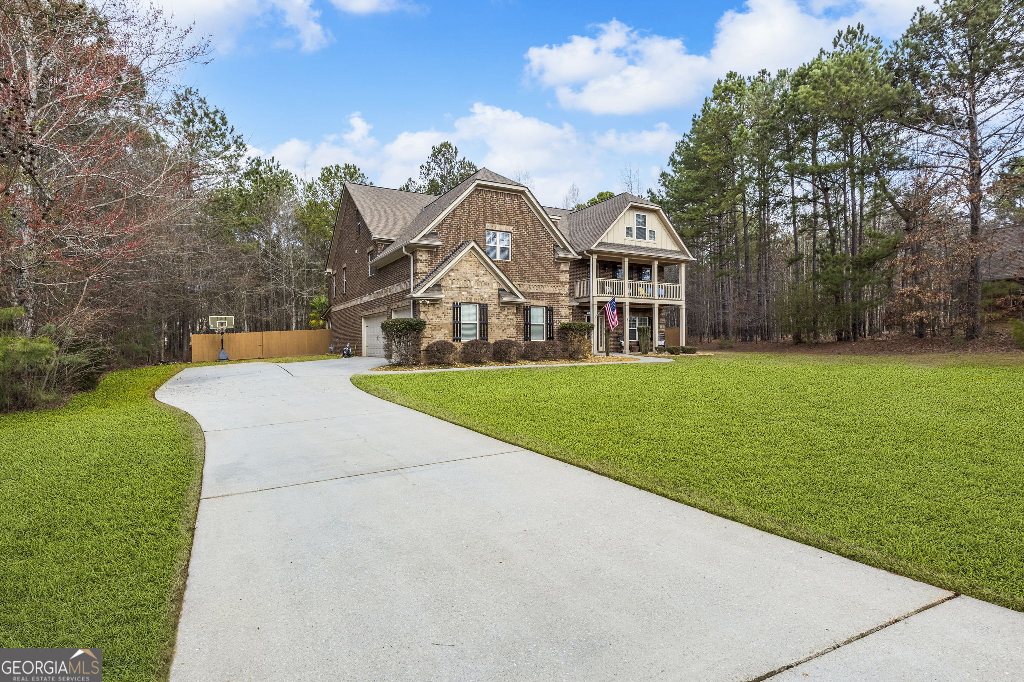 8 Ranan LN
