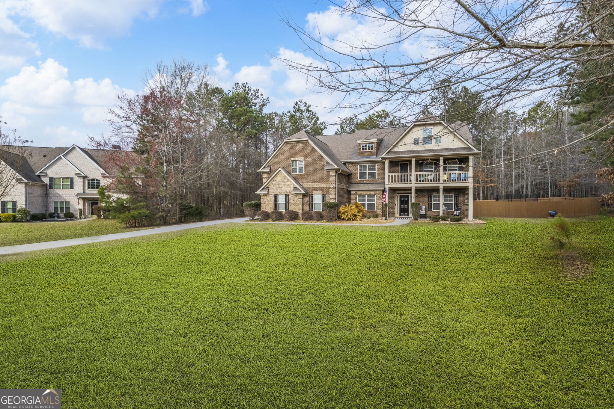 8 Ranan LN