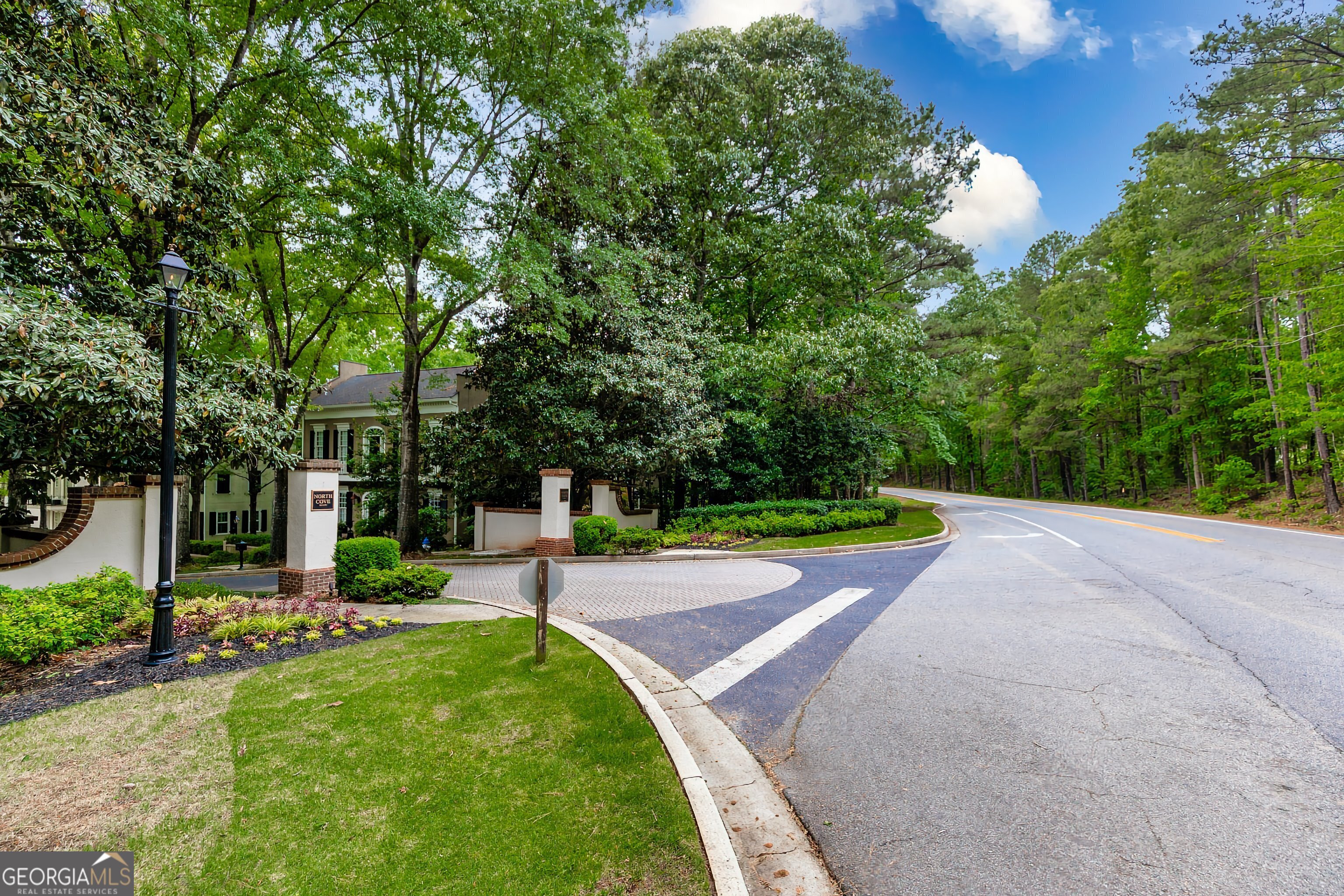 221 N Cove DR