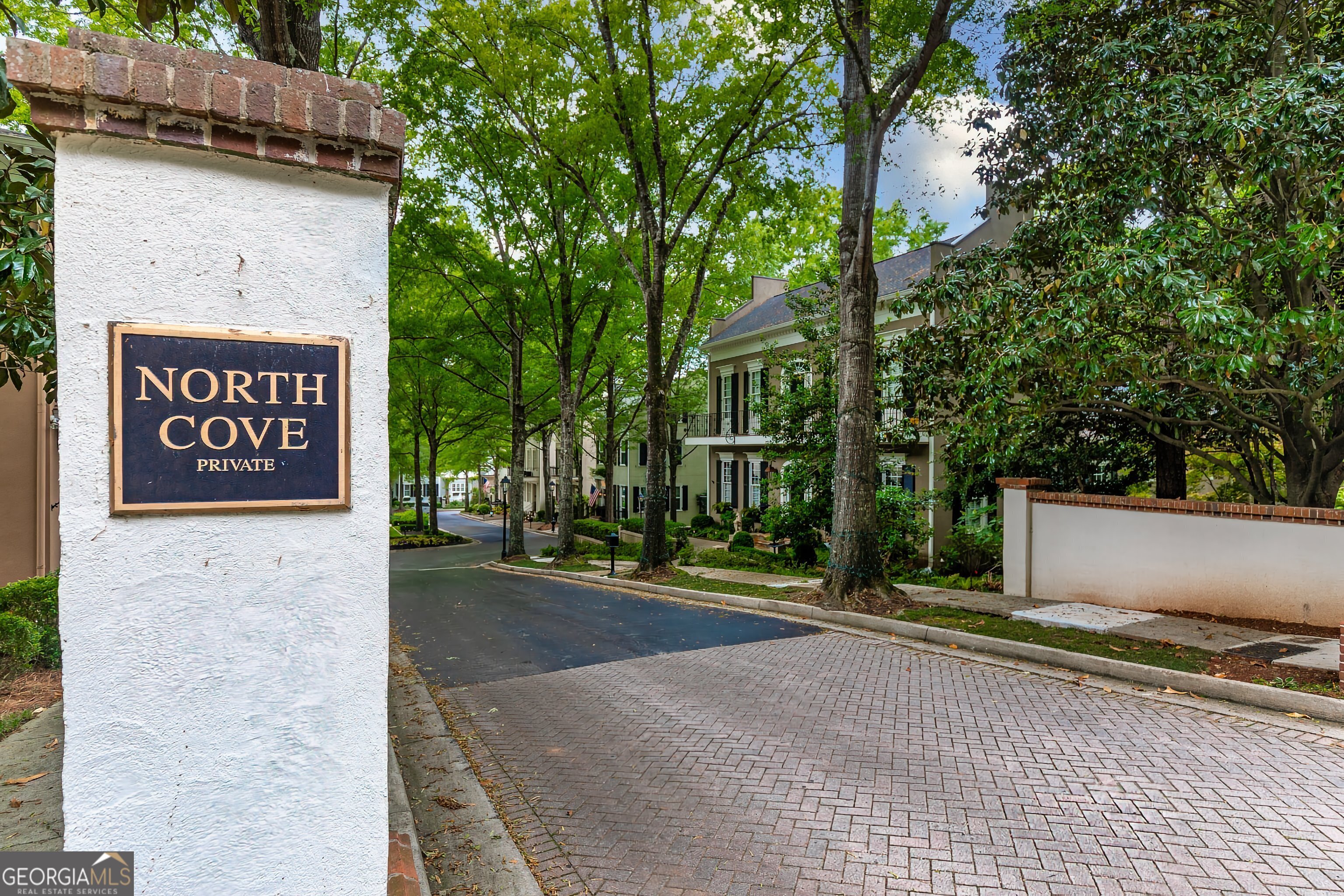 221 N Cove DR