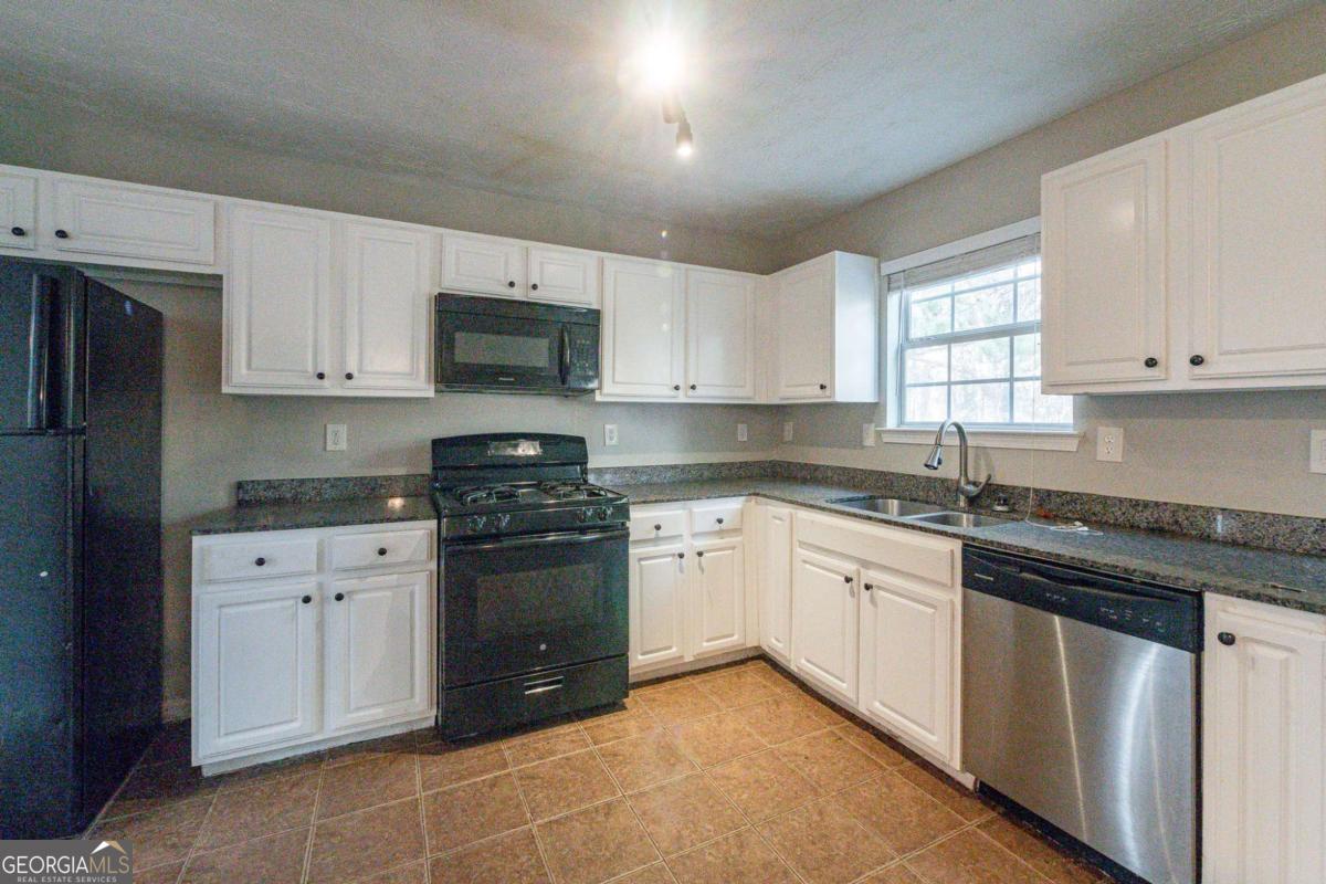 2931 Two Lake CIR