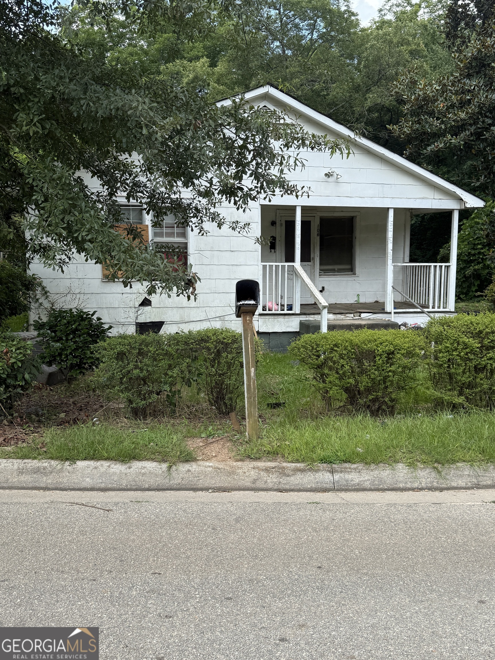Amazing opportunity to own or invest in the city limits of Eatonton, Georgia. Putnam Avenue is in the heart of Eatonton close to shopping, restaurants, local schools, and businesses. Become the new owner that unlocks the potential of this fixer-upper in a rapidly developing community. This property is being sold as-is. Schedule your tour today!!