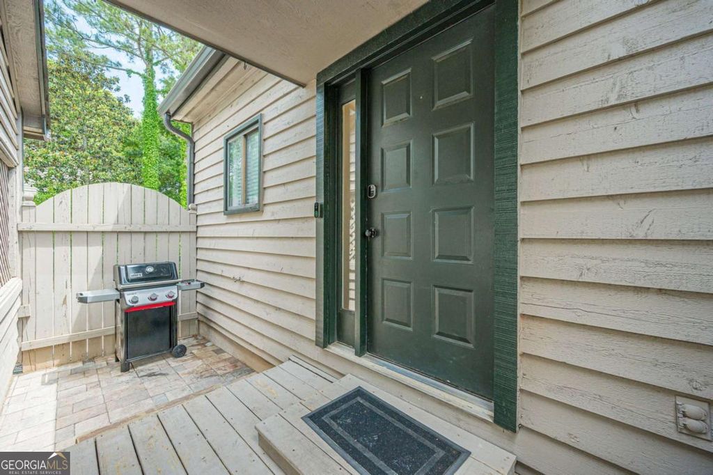 Photo of 526 Gardenia Lane, Marietta, GA 30068 (MLS # 10762955)